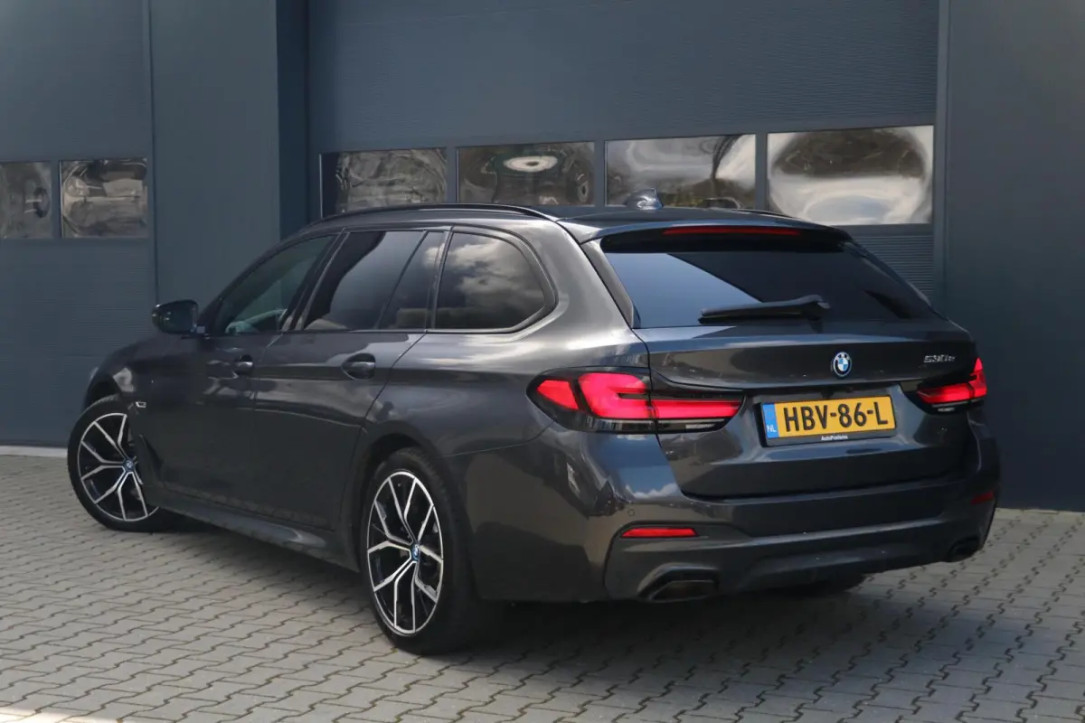 530e |M-SPORT| ShadowLine Panodak LaserLed Headup Leder LiveCockpit Trekhaak Sfeerverlicht Fabrieksgarantie 40000KM BJ2024