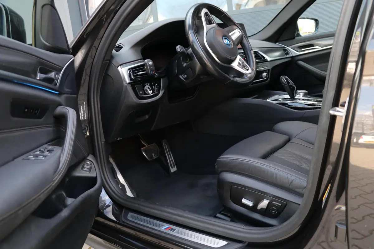 530e |M-SPORT| ShadowLine Panodak LaserLed Headup Leder LiveCockpit Trekhaak Sfeerverlicht Fabrieksgarantie 40000KM BJ2024