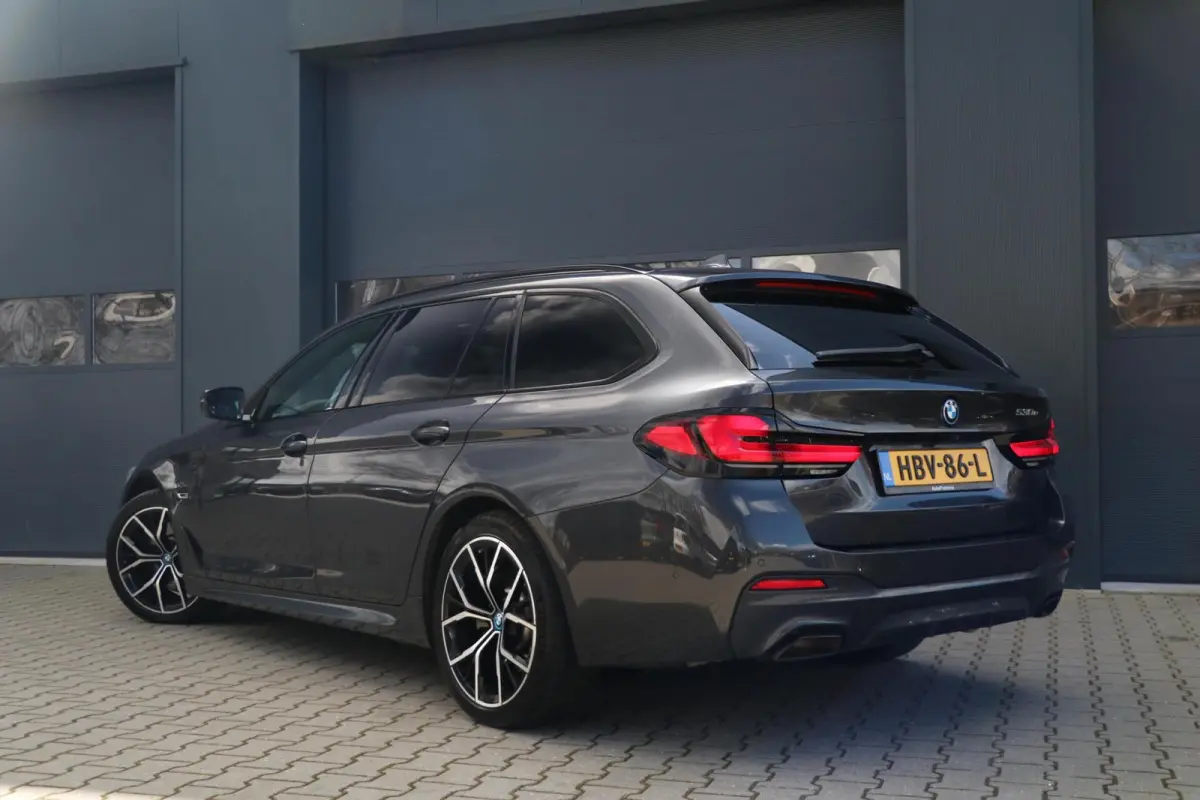 530e |M-SPORT| ShadowLine Panodak LaserLed Headup Leder LiveCockpit Trekhaak Sfeerverlicht Fabrieksgarantie 40000KM BJ2024