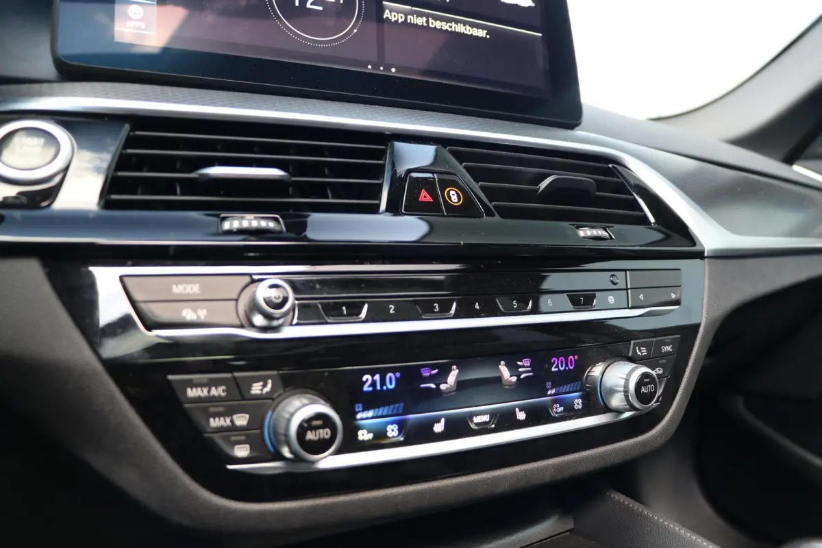 530e |M-SPORT| ShadowLine Panodak LaserLed Headup Leder LiveCockpit Trekhaak Sfeerverlicht Fabrieksgarantie 40000KM BJ2024