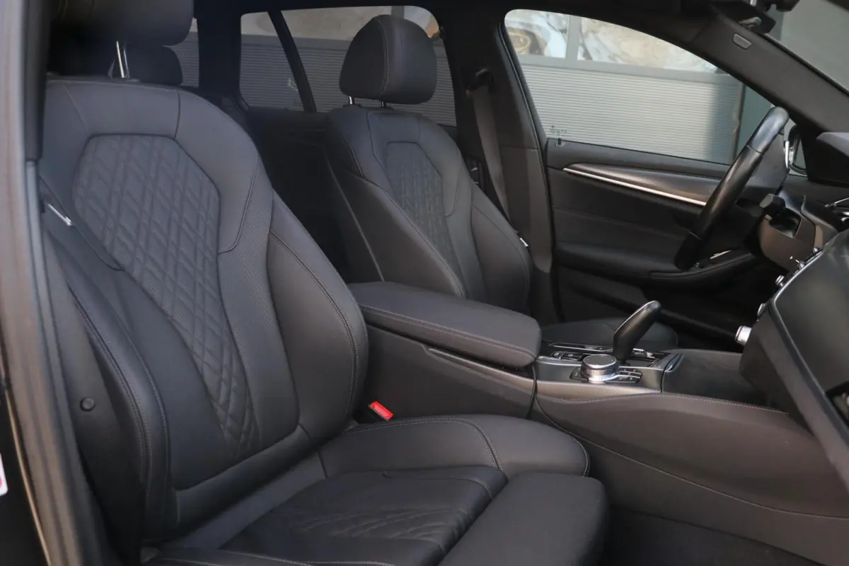 530e |M-SPORT| ShadowLine Panodak LaserLed Headup Leder LiveCockpit Trekhaak Sfeerverlicht Fabrieksgarantie 40000KM BJ2024