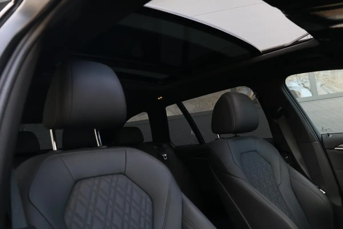 530e |M-SPORT| ShadowLine Panodak LaserLed Headup Leder LiveCockpit Trekhaak Sfeerverlicht Fabrieksgarantie 40000KM BJ2024