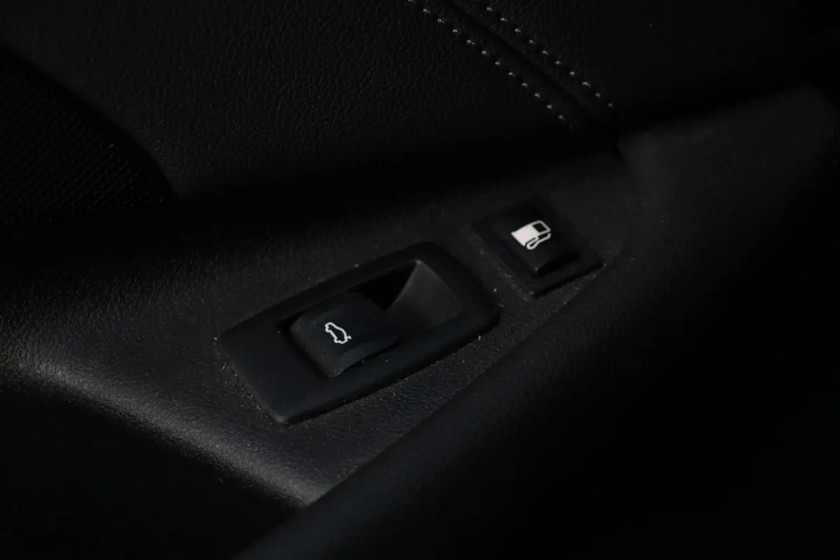 530e |M-SPORT| ShadowLine Panodak LaserLed Headup Leder LiveCockpit Trekhaak Sfeerverlicht Fabrieksgarantie 40000KM BJ2024