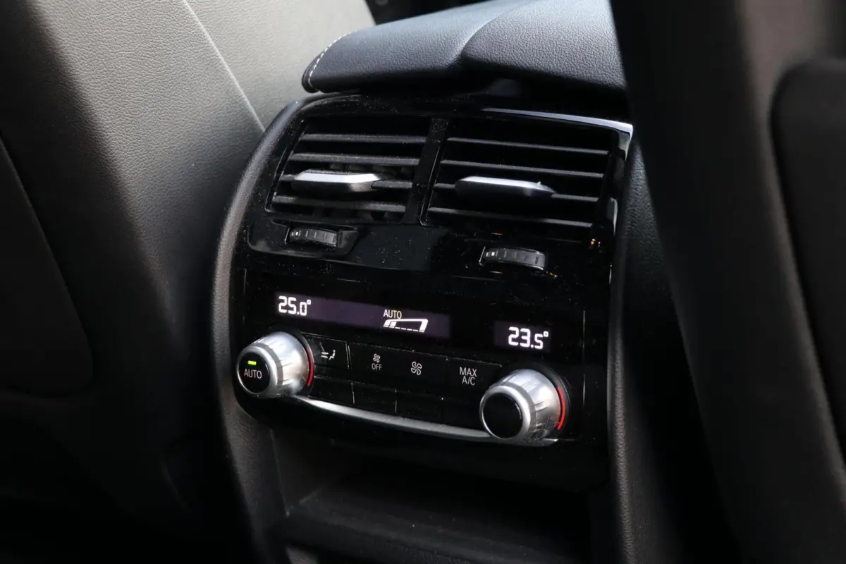 530e |M-SPORT| ShadowLine Panodak LaserLed Headup Leder LiveCockpit Trekhaak Sfeerverlicht Fabrieksgarantie 40000KM BJ2024