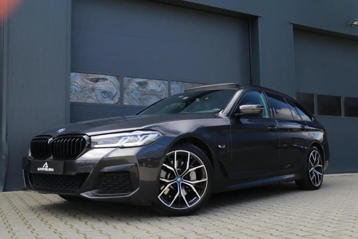 530e |M-SPORT| ShadowLine Panodak LaserLed Headup Leder LiveCockpit Trekhaak Sfeerverlicht Fabrieksgarantie 40000KM BJ2024