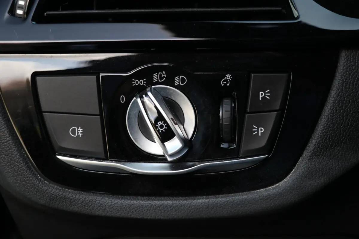 530e |M-SPORT| ShadowLine Panodak LaserLed Headup Leder LiveCockpit Trekhaak Sfeerverlicht Fabrieksgarantie 40000KM BJ2024