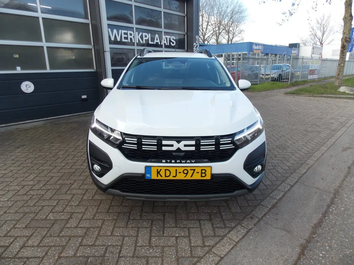 1.0 TCe 90 Extreme Carplay automaat Airco Elek Pakket 5Deurs 2025bj GARANTIE