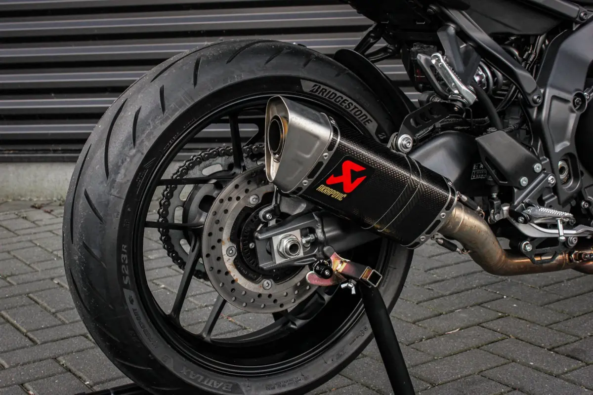 Tour 119PK 2025 DEMO-MODEL / COMPLETE DOCUMENTATIE / AKRAPOVIC EXHAUST / QUICK SHIFT / DIRECT RIJDEN/ FULL