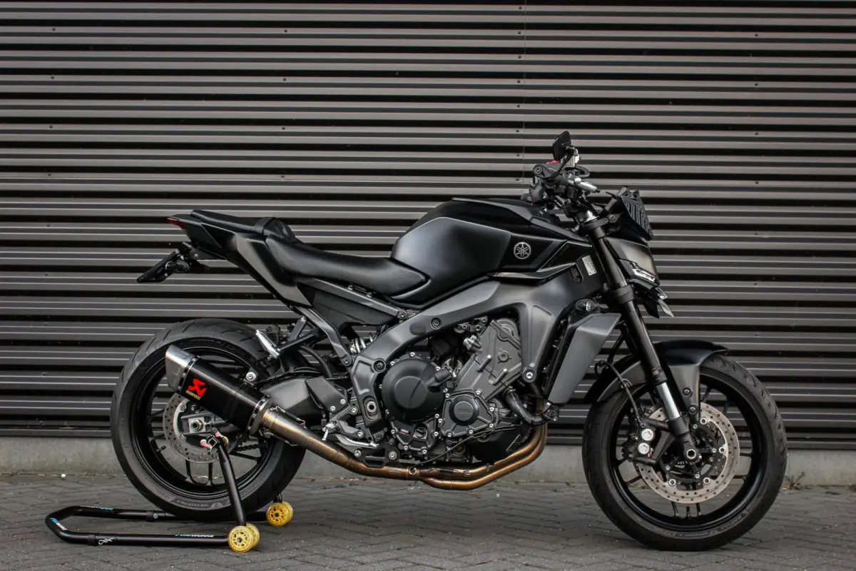 Tour 119PK 2025 DEMO-MODEL / COMPLETE DOCUMENTATIE / AKRAPOVIC EXHAUST / QUICK SHIFT / DIRECT RIJDEN/ FULL