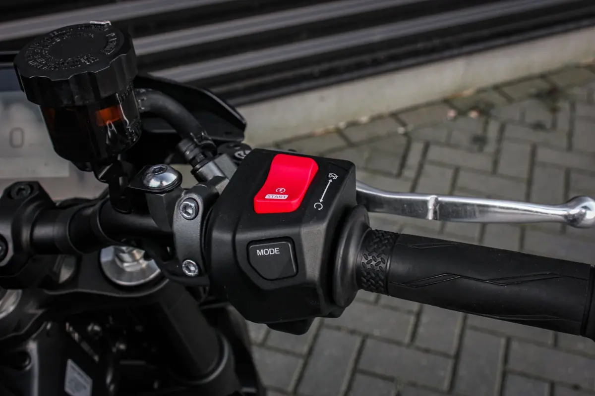 Tour 119PK 2025 DEMO-MODEL / COMPLETE DOCUMENTATIE / AKRAPOVIC EXHAUST / QUICK SHIFT / DIRECT RIJDEN/ FULL