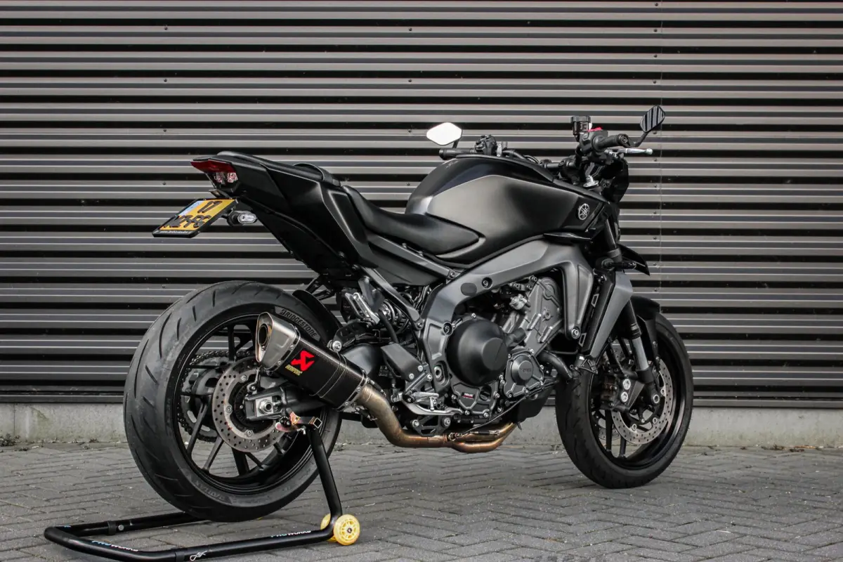 Tour 119PK 2025 DEMO-MODEL / COMPLETE DOCUMENTATIE / AKRAPOVIC EXHAUST / QUICK SHIFT / DIRECT RIJDEN/ FULL