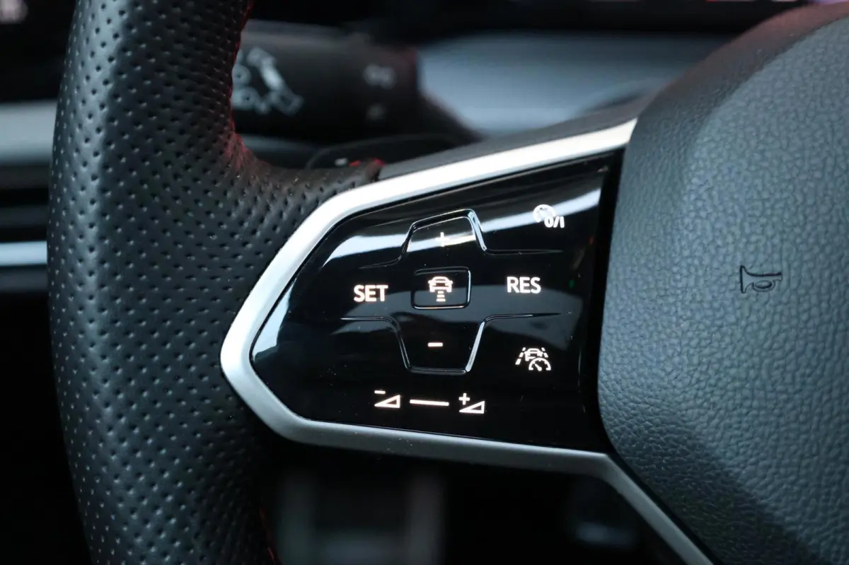 2.0 TSI GTI Clubsport 45 Jahre Edition 300+PK AKRAPOVIC/IQ/VIRTUAL/SFEER/PANO/LEER/CAM/LINE/ACC/12 MND GARANTIE!