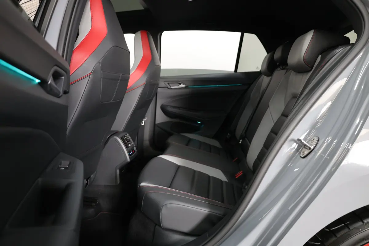 2.0 TSI GTI Clubsport 45 Jahre Edition 300+PK AKRAPOVIC/IQ/VIRTUAL/SFEER/PANO/LEER/CAM/LINE/ACC/12 MND GARANTIE!
