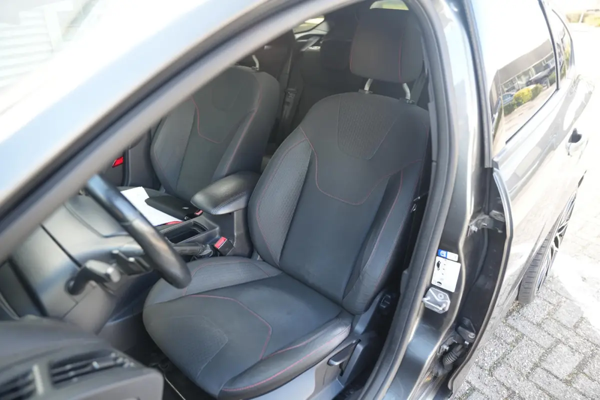 1.5 ST-Line 182 PK Automaat Leer