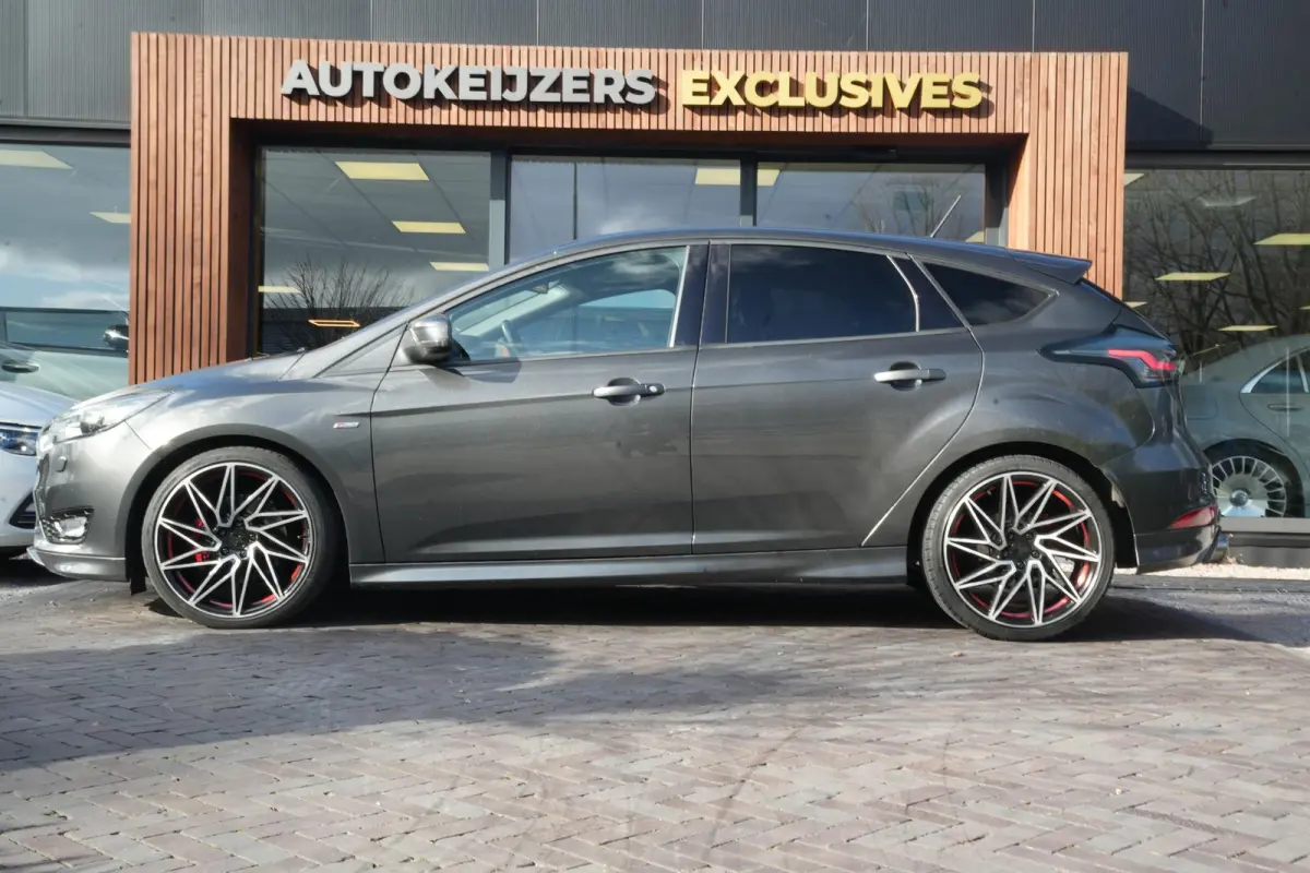 1.5 ST-Line 182 PK Automaat Leer