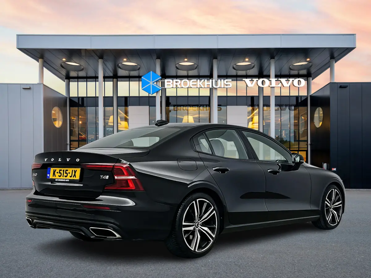 T4 A/T R-Design | 19" | Stoelverwarming | Parkeercamera | Elektr. verst. best. Stoel | Neerklapbare Achterbank | Carplay | Keyless