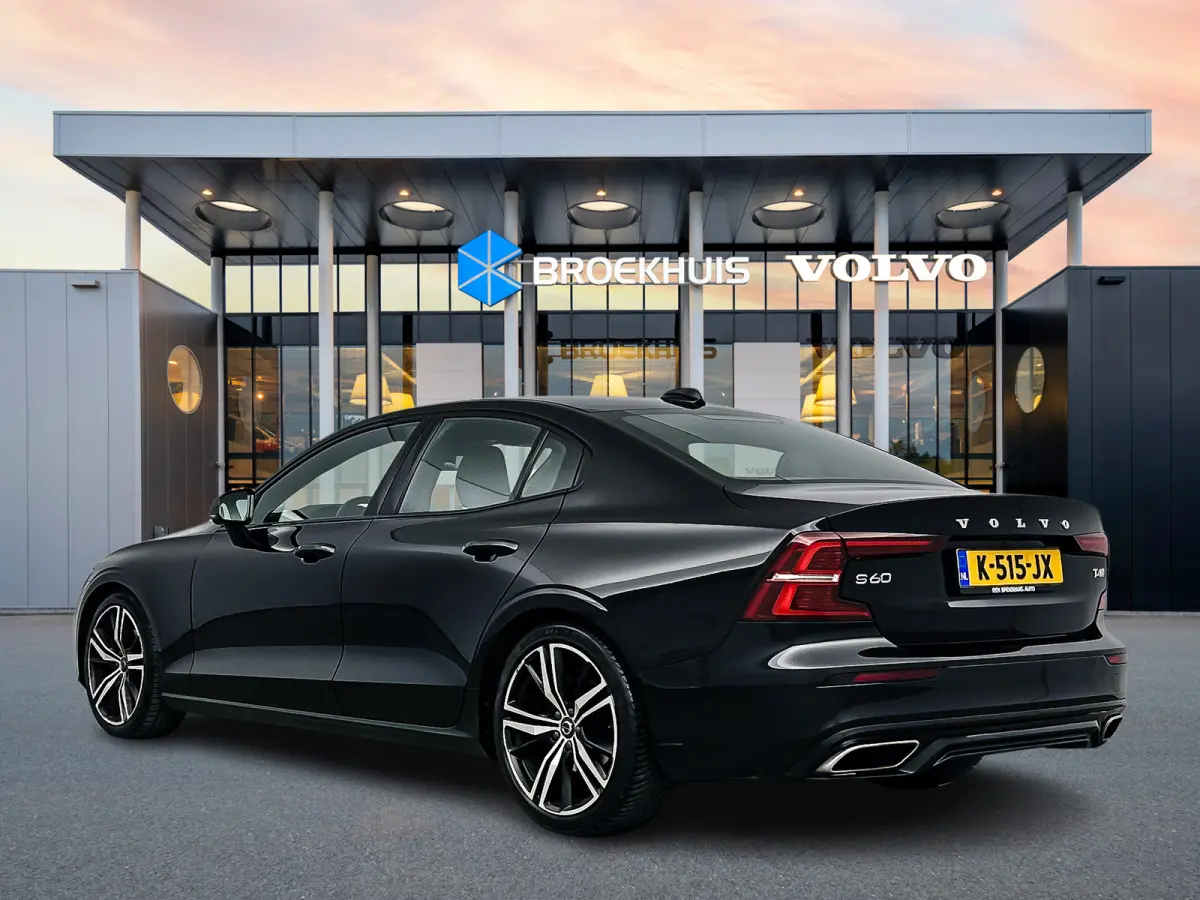 T4 A/T R-Design | 19" | Stoelverwarming | Parkeercamera | Elektr. verst. best. Stoel | Neerklapbare Achterbank | Carplay | Keyless