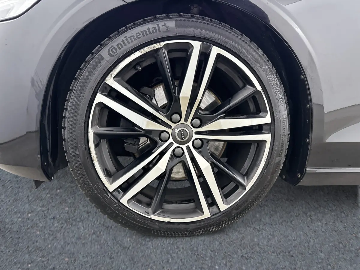 T4 A/T R-Design | 19" | Stoelverwarming | Parkeercamera | Elektr. verst. best. Stoel | Neerklapbare Achterbank | Carplay | Keyless