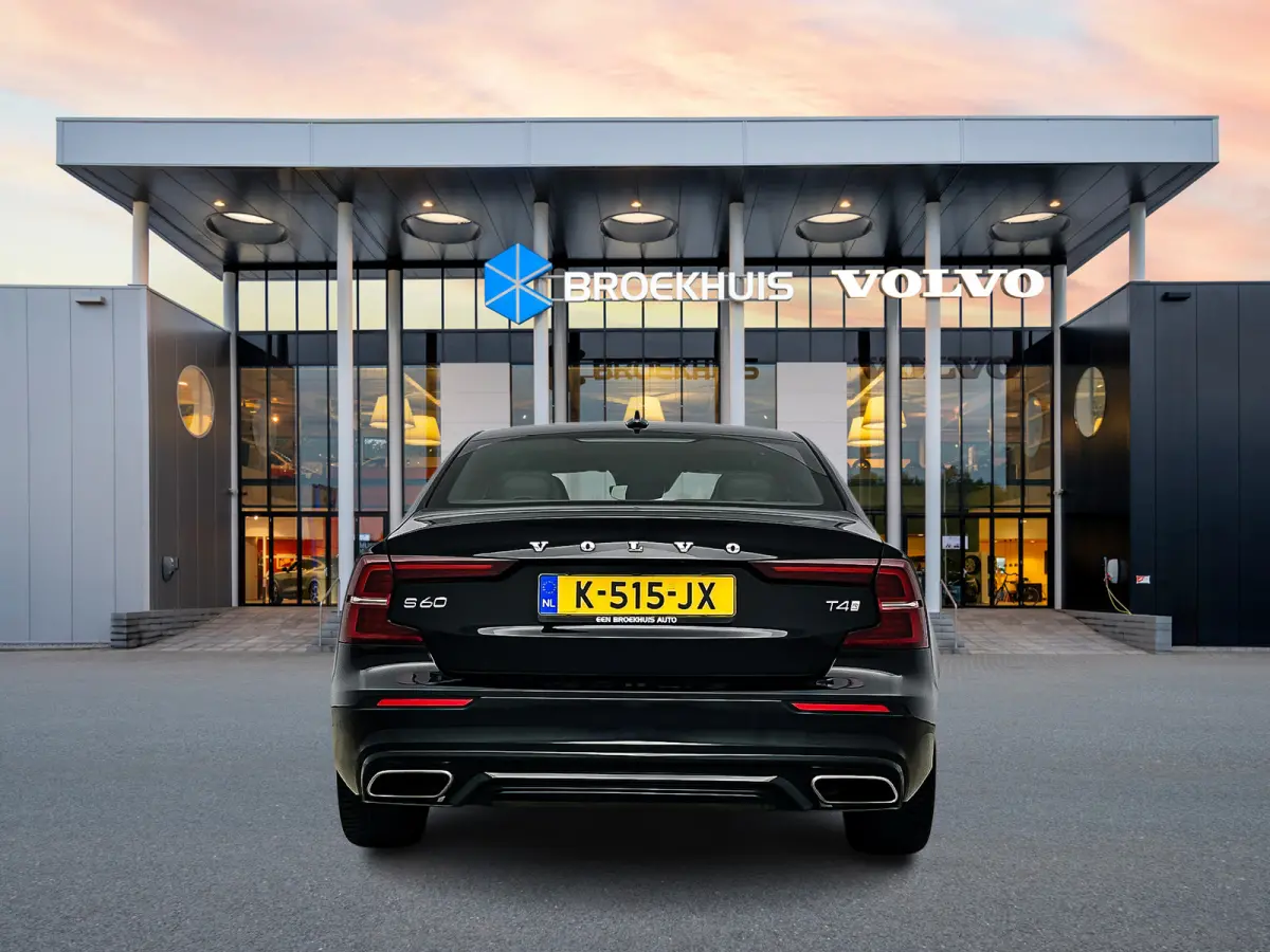 T4 A/T R-Design | 19" | Stoelverwarming | Parkeercamera | Elektr. verst. best. Stoel | Neerklapbare Achterbank | Carplay | Keyless