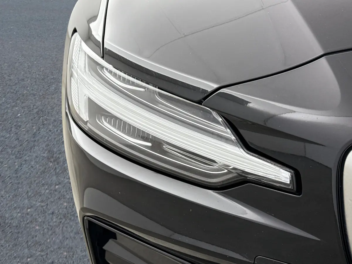 T4 A/T R-Design | 19" | Stoelverwarming | Parkeercamera | Elektr. verst. best. Stoel | Neerklapbare Achterbank | Carplay | Keyless