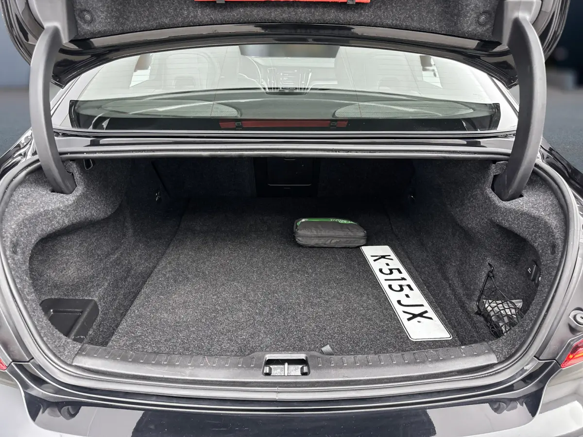 T4 A/T R-Design | 19" | Stoelverwarming | Parkeercamera | Elektr. verst. best. Stoel | Neerklapbare Achterbank | Carplay | Keyless