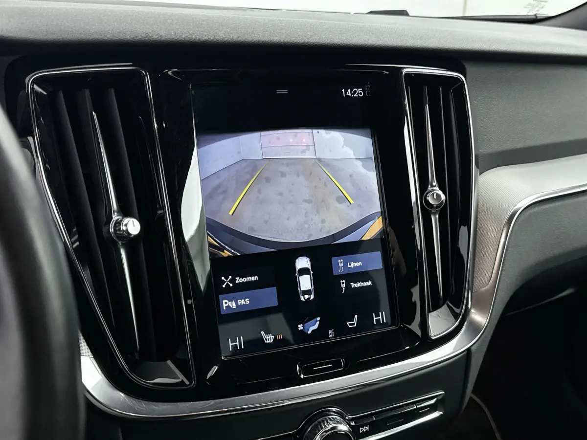 T4 A/T R-Design | 19" | Stoelverwarming | Parkeercamera | Elektr. verst. best. Stoel | Neerklapbare Achterbank | Carplay | Keyless