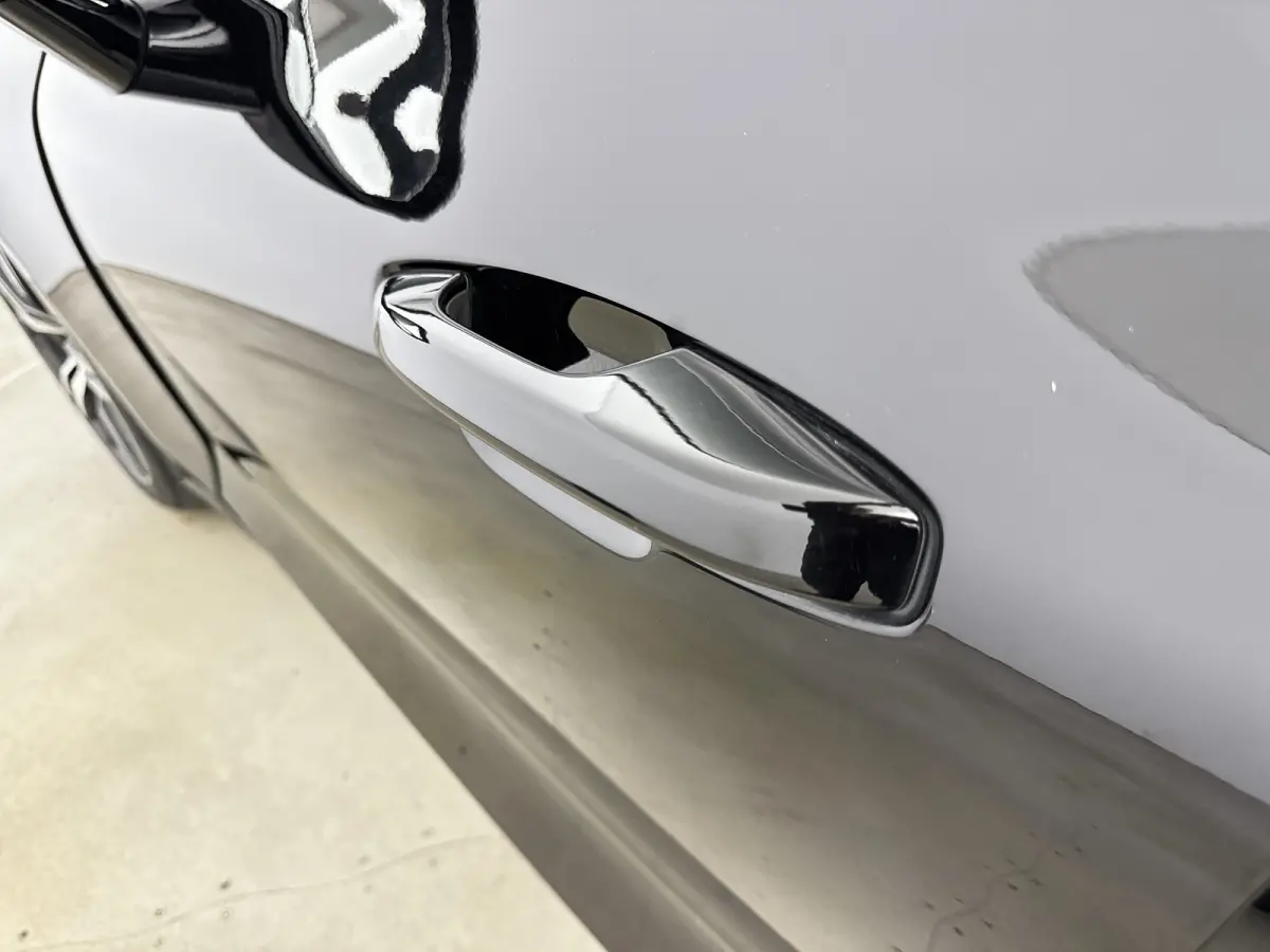 T4 A/T R-Design | 19" | Stoelverwarming | Parkeercamera | Elektr. verst. best. Stoel | Neerklapbare Achterbank | Carplay | Keyless