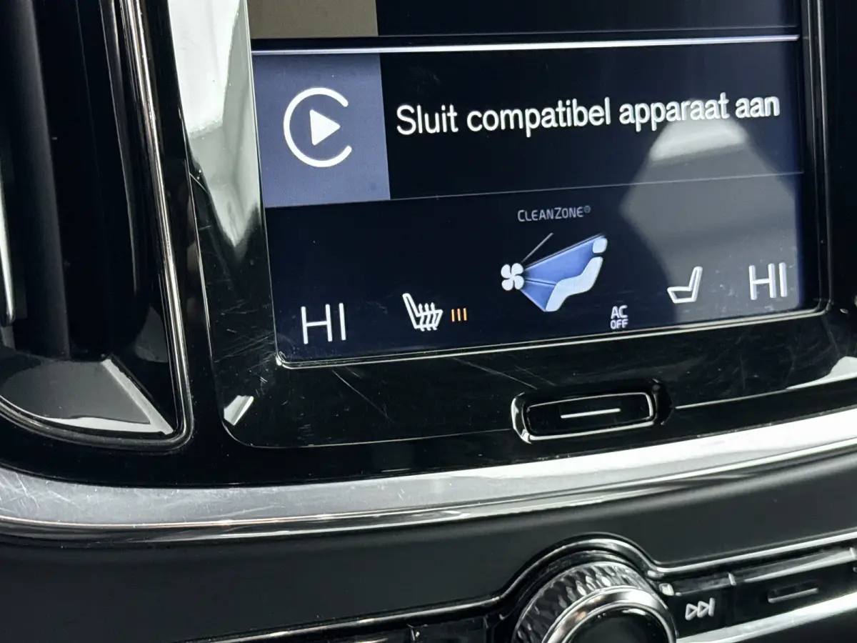 T4 A/T R-Design | 19" | Stoelverwarming | Parkeercamera | Elektr. verst. best. Stoel | Neerklapbare Achterbank | Carplay | Keyless