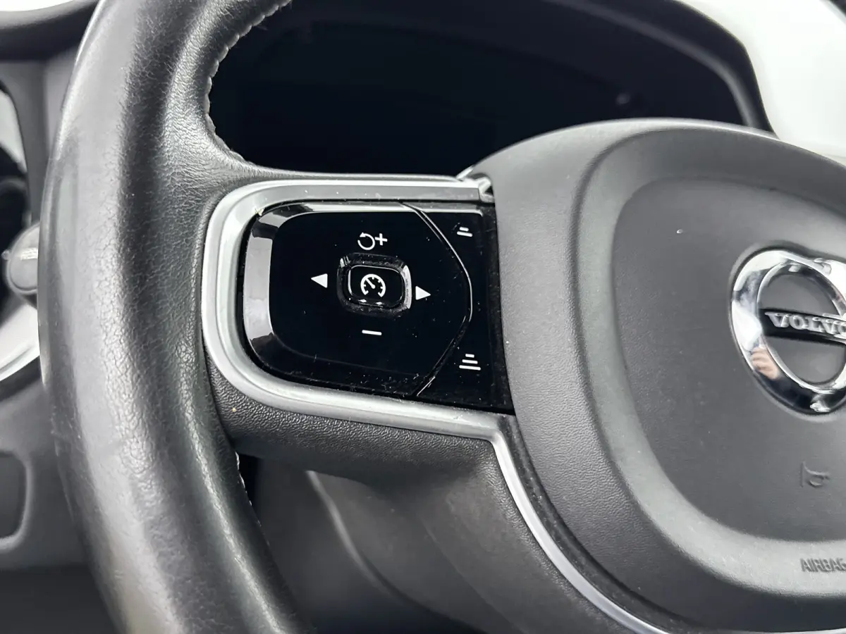 T4 A/T R-Design | 19" | Stoelverwarming | Parkeercamera | Elektr. verst. best. Stoel | Neerklapbare Achterbank | Carplay | Keyless