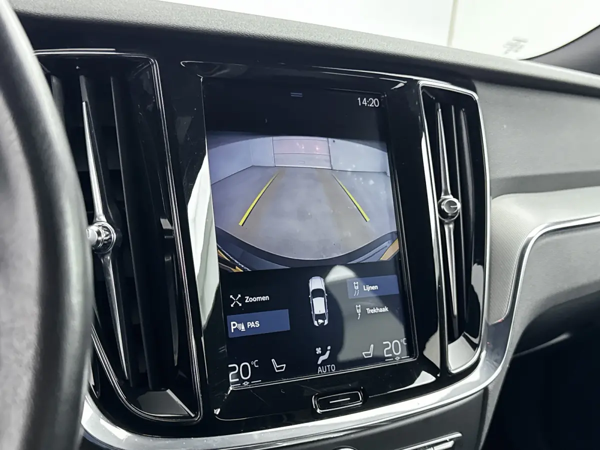 T4 A/T R-Design | 19" | Stoelverwarming | Parkeercamera | Elektr. verst. best. Stoel | Neerklapbare Achterbank | Carplay | Keyless