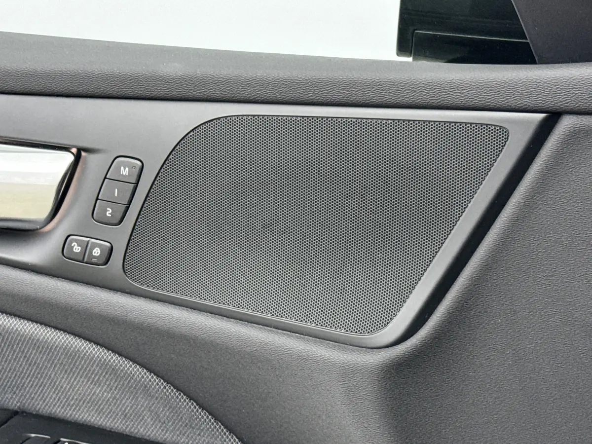 T4 A/T R-Design | 19" | Stoelverwarming | Parkeercamera | Elektr. verst. best. Stoel | Neerklapbare Achterbank | Carplay | Keyless