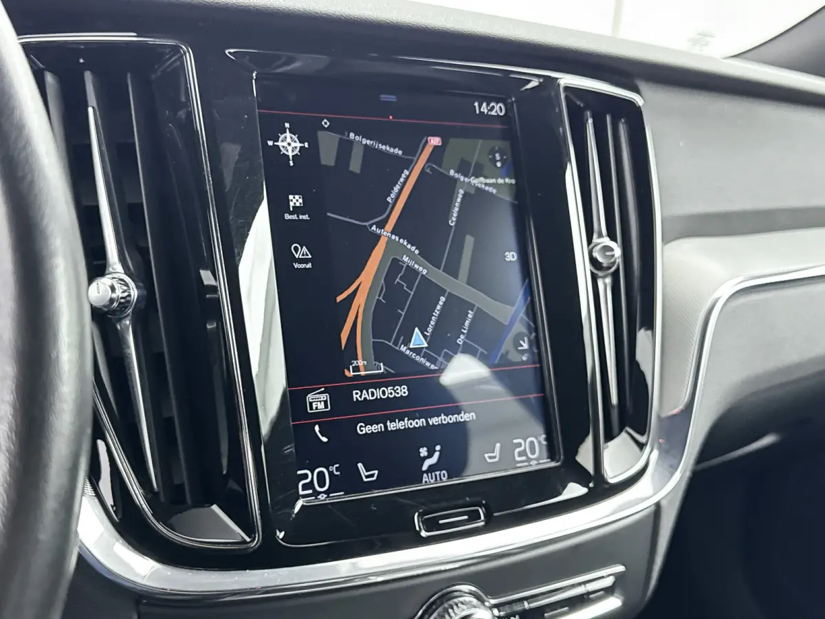 T4 A/T R-Design | 19" | Stoelverwarming | Parkeercamera | Elektr. verst. best. Stoel | Neerklapbare Achterbank | Carplay | Keyless