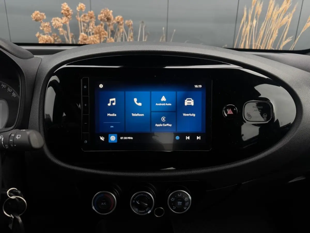 1.0 VVT-i S-CVT Prem AUTOMAAT NAVI CAMERA LED GARANTIE