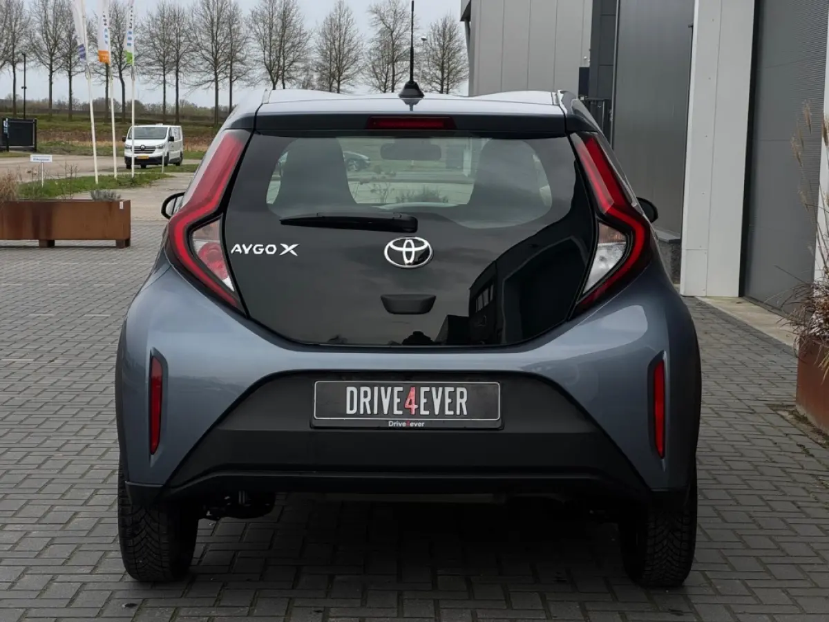 1.0 VVT-i S-CVT Prem AUTOMAAT NAVI CAMERA LED GARANTIE