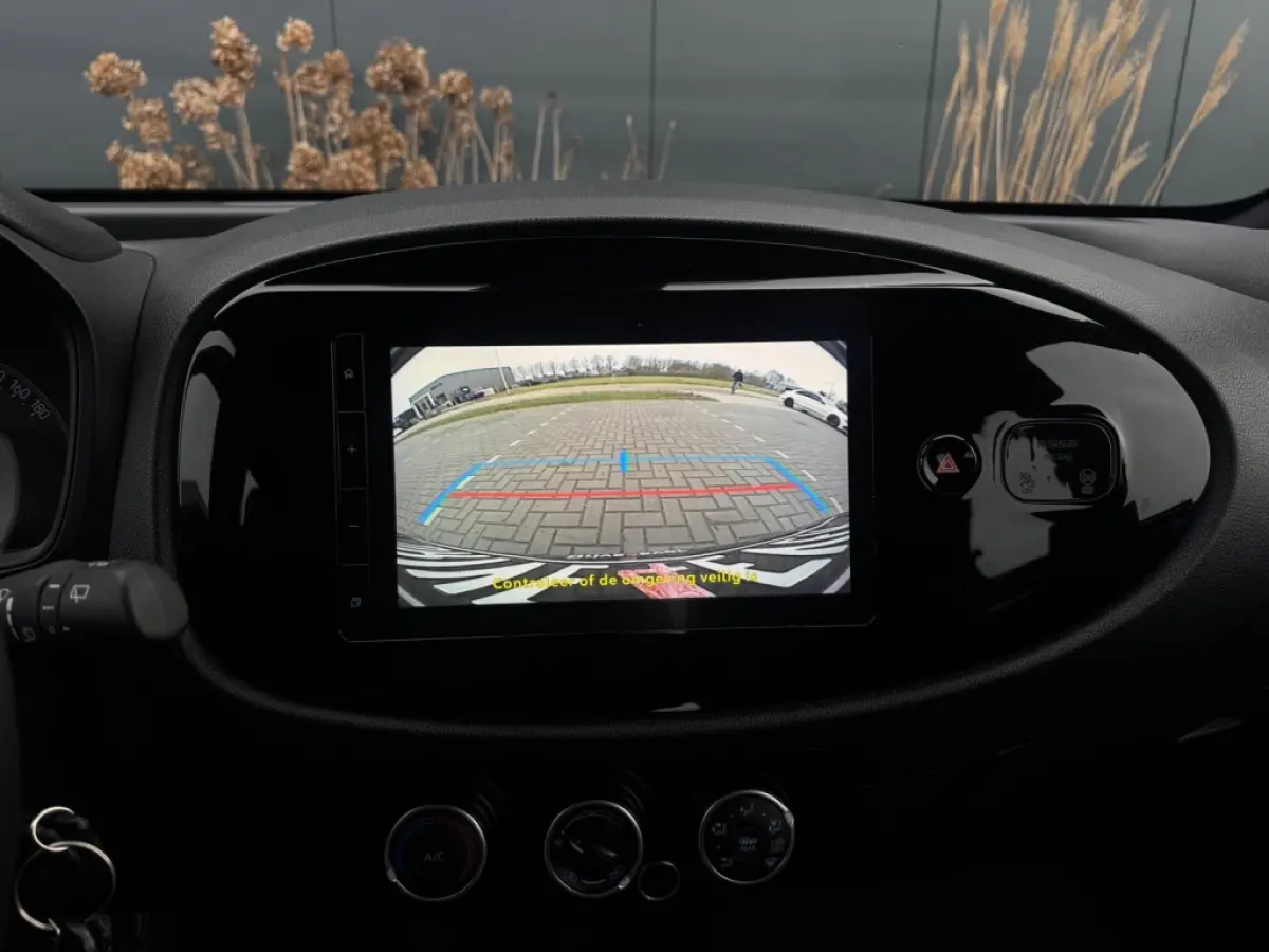 1.0 VVT-i S-CVT Prem AUTOMAAT NAVI CAMERA LED GARANTIE