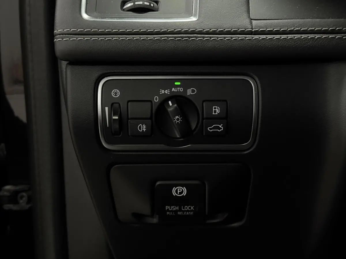 2.0 T5 FWD R-Design | NL | Pano | Memory | Maxton