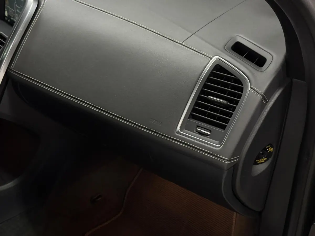 2.0 T5 FWD R-Design | NL | Pano | Memory | Maxton
