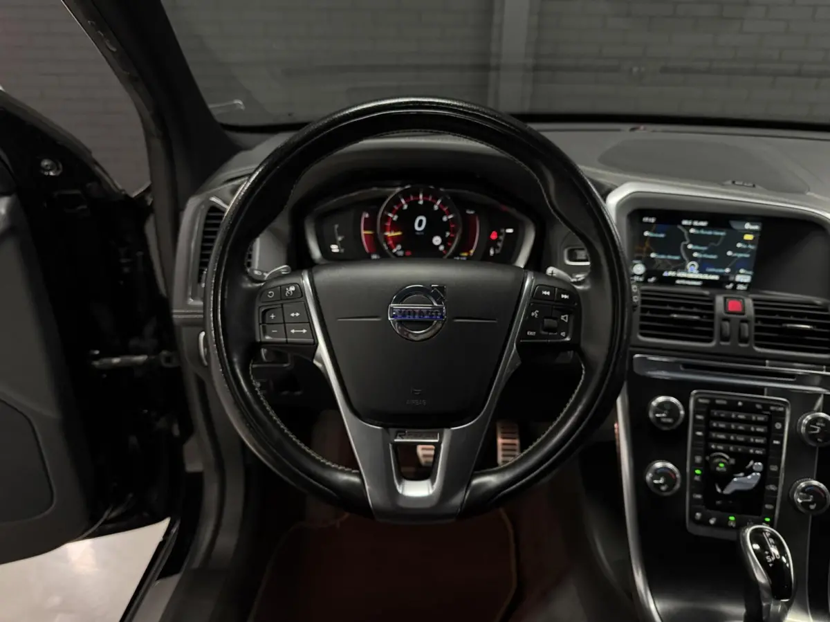 2.0 T5 FWD R-Design | NL | Pano | Memory | Maxton