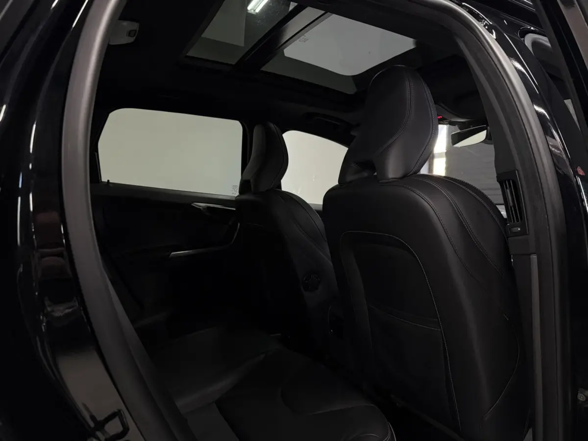 2.0 T5 FWD R-Design | NL | Pano | Memory | Maxton