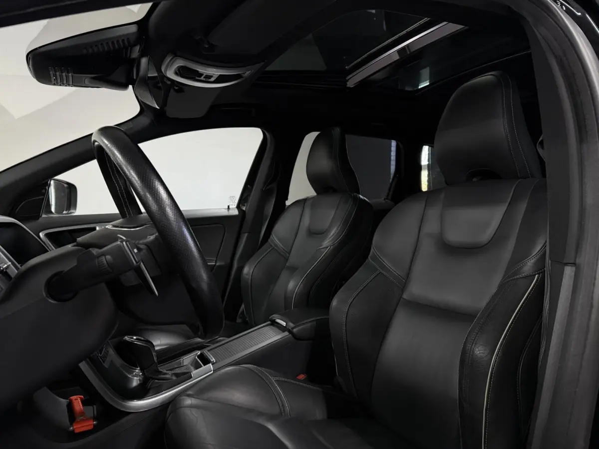 2.0 T5 FWD R-Design | NL | Pano | Memory | Maxton