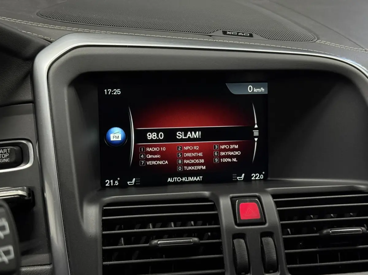 2.0 T5 FWD R-Design | NL | Pano | Memory | Maxton