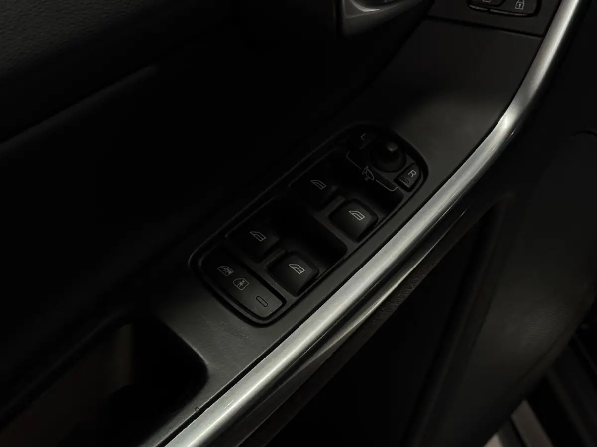 2.0 T5 FWD R-Design | NL | Pano | Memory | Maxton
