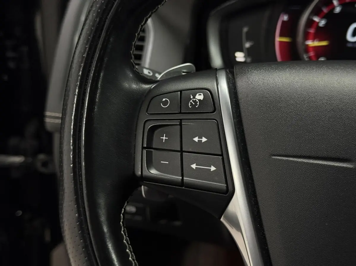 2.0 T5 FWD R-Design | NL | Pano | Memory | Maxton