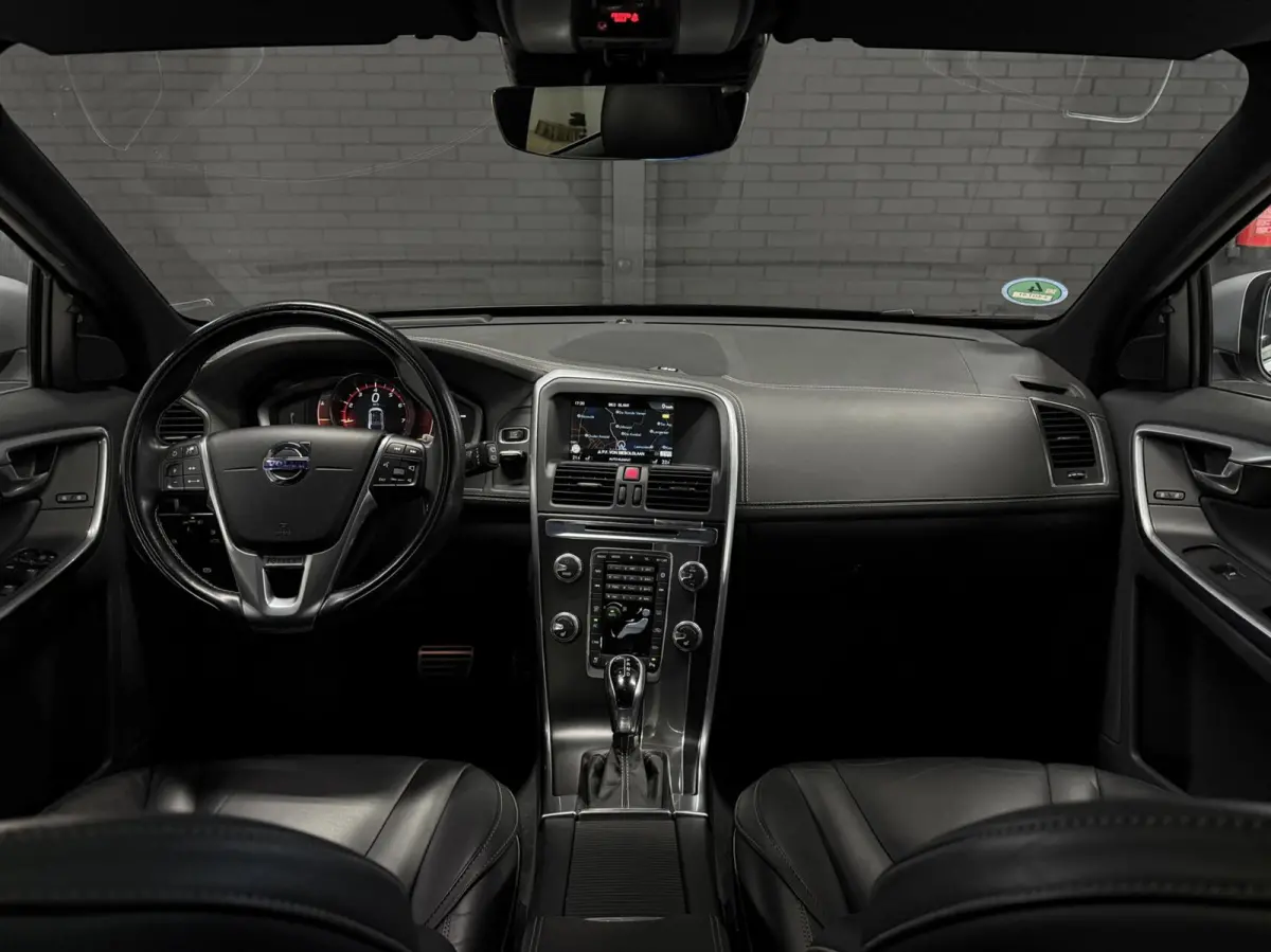 2.0 T5 FWD R-Design | NL | Pano | Memory | Maxton