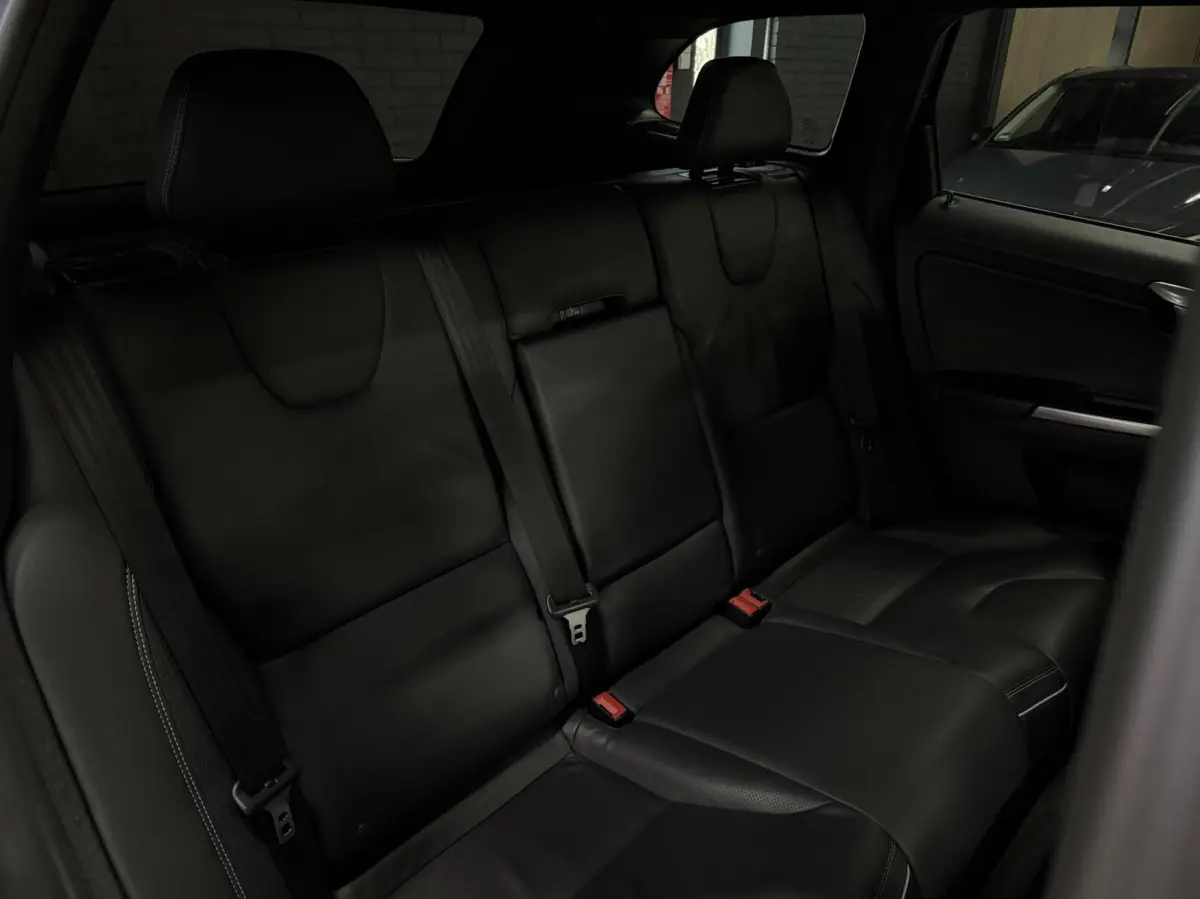 2.0 T5 FWD R-Design | NL | Pano | Memory | Maxton