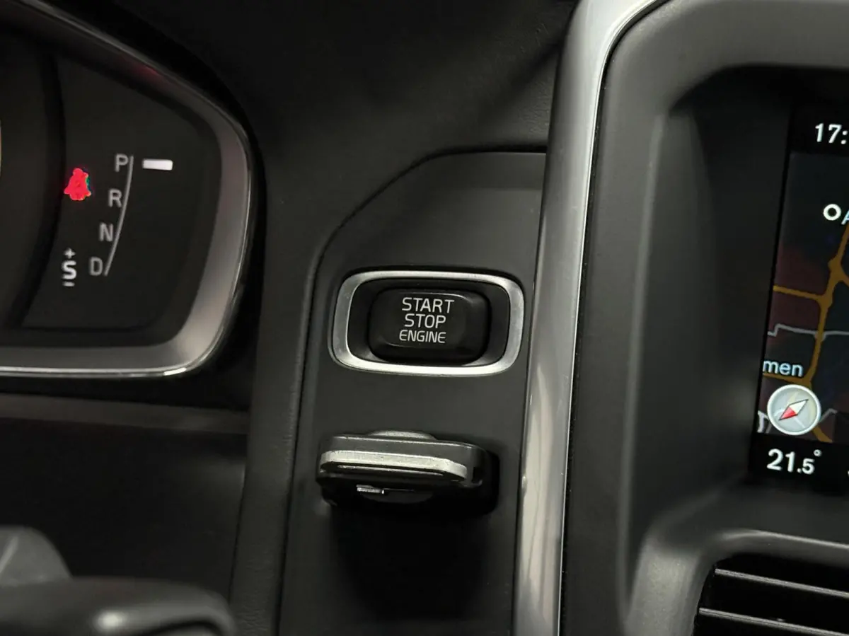 2.0 T5 FWD R-Design | NL | Pano | Memory | Maxton