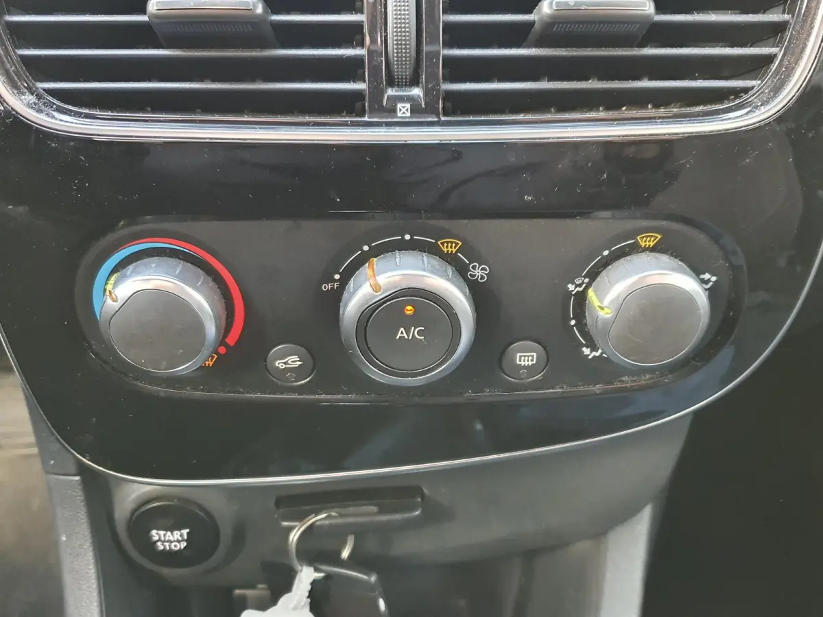 0.9 TCe Limited 90PK | Nette Staat | NL AUTO | NIEUWE APK | Airco | Parkeersensoren | Navigatie | Cruise Control | Armsteun | Keyless Entry | Keyless Start | Lederen Stuurwiel | Led dagrijve
