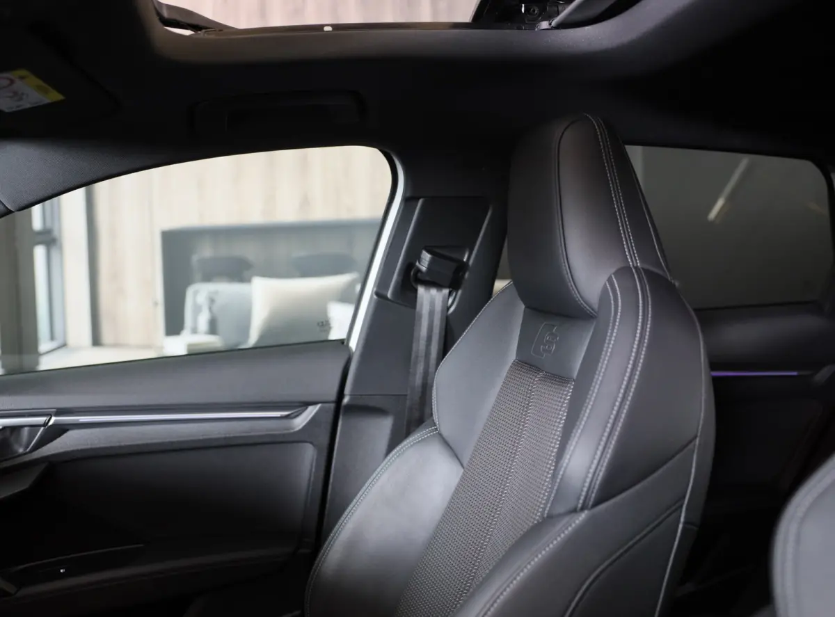 45 TFSI e RS3 Look / 245 PK / RS Zetels / B & O / Leder / Head Up / Open Pano / Matrix / Virtual Cockpit / Pdc