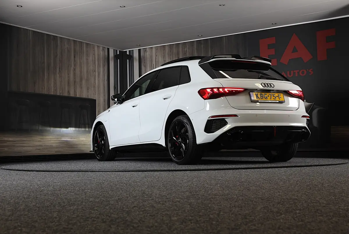 45 TFSI e RS3 Look / 245 PK / RS Zetels / B & O / Leder / Head Up / Open Pano / Matrix / Virtual Cockpit / Pdc