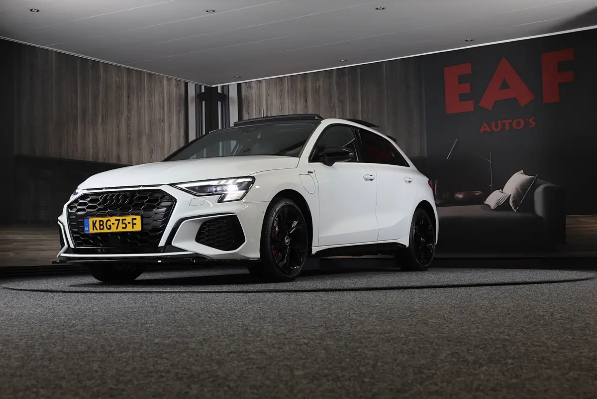 45 TFSI e RS3 Look / 245 PK / RS Zetels / B & O / Leder / Head Up / Open Pano / Matrix / Virtual Cockpit / Pdc